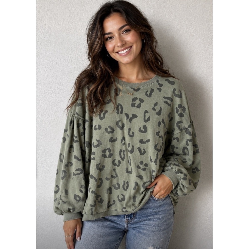 Easel Green Leopard Print Bubble Sleeve Crewneck Sweater 100% Cotton Size Medium